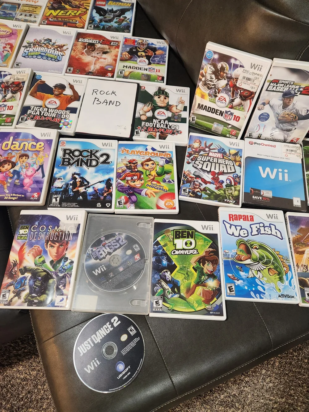 Nintendo Wii 30 Games & Accessories Bundle - White 5 Controllers 1 Guitar